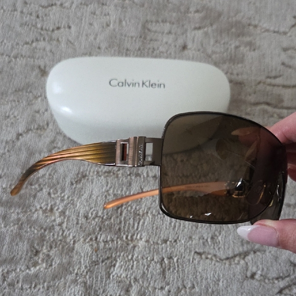 Calvin Klein Gradient Brown Sunglasses
